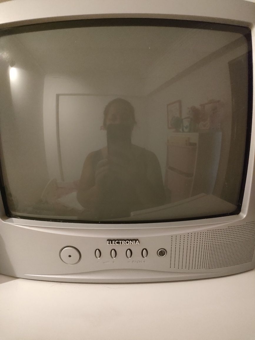 Televisor cinza Electronia
