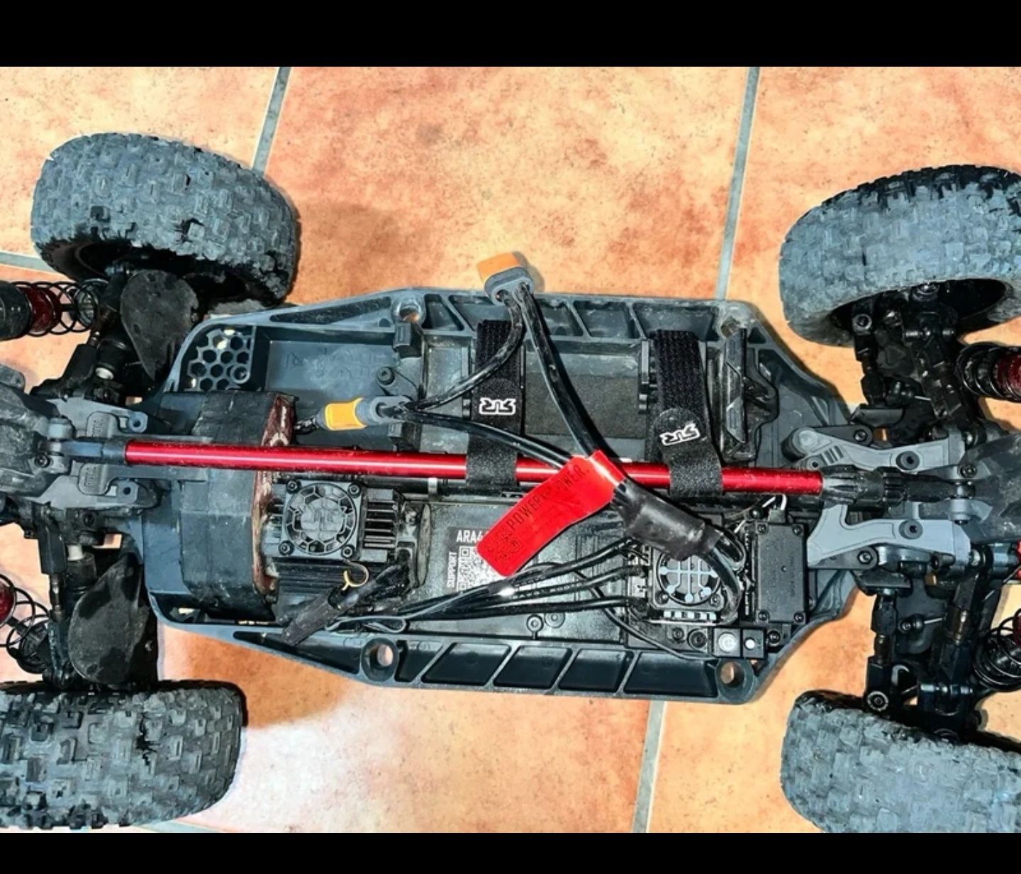 Arrma Mojave 4s com 3 baterias