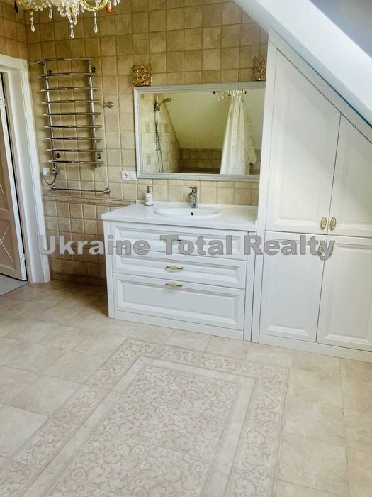 Васильків! Чудовий будинок з ремонтом 240м2 + 15сот! Вул. Михайлівська
