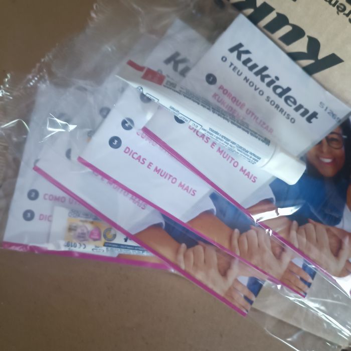 Creme adesivo próteses dentárias