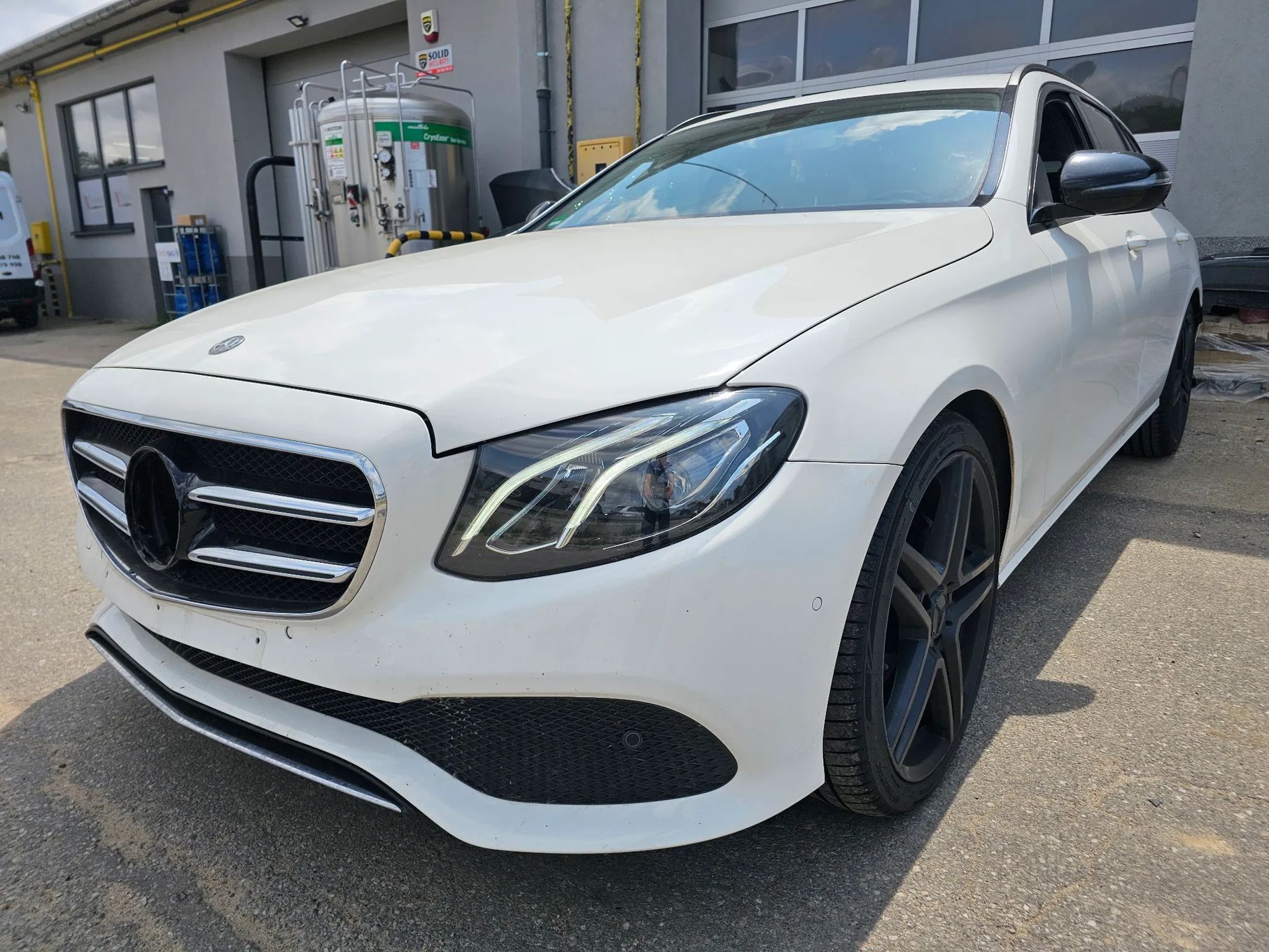 Mercedes-Benz Klasa E E220d Avantgarde, lekko uszkodzona