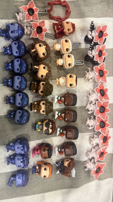 Stranger things figura kinder joy