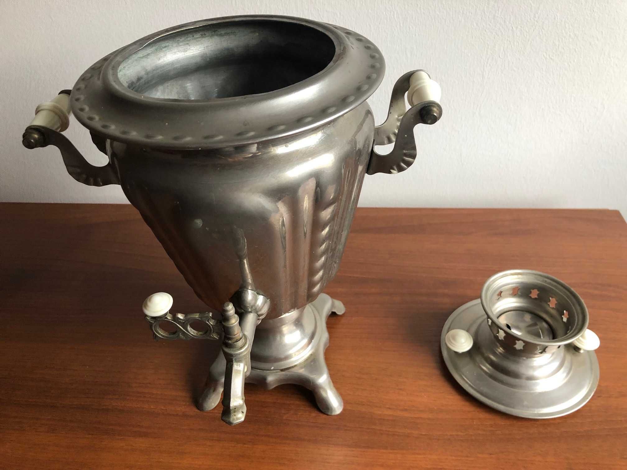 Samowar do herbaty radziecki z 1976 roku