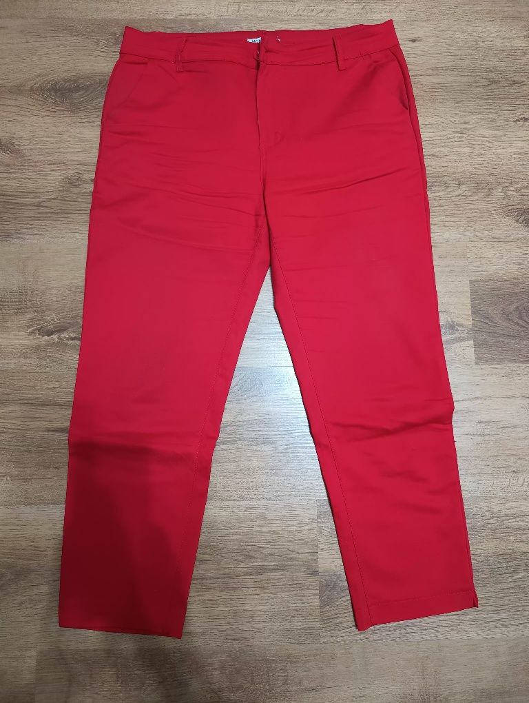 Spodnie czerwone 46