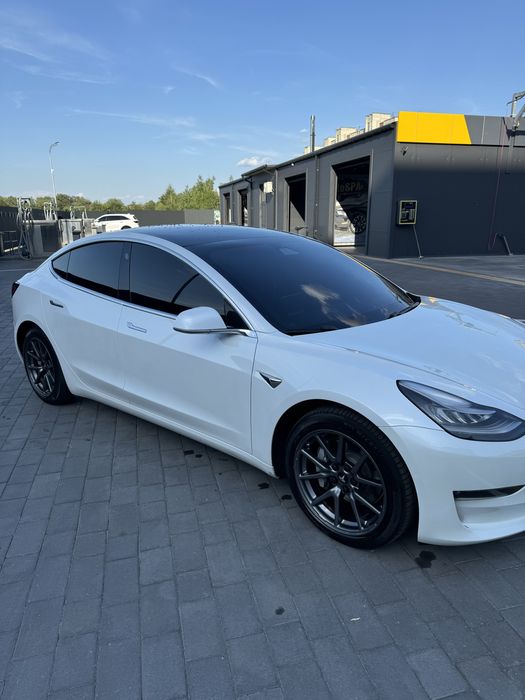 Tesla Model 3 2020p