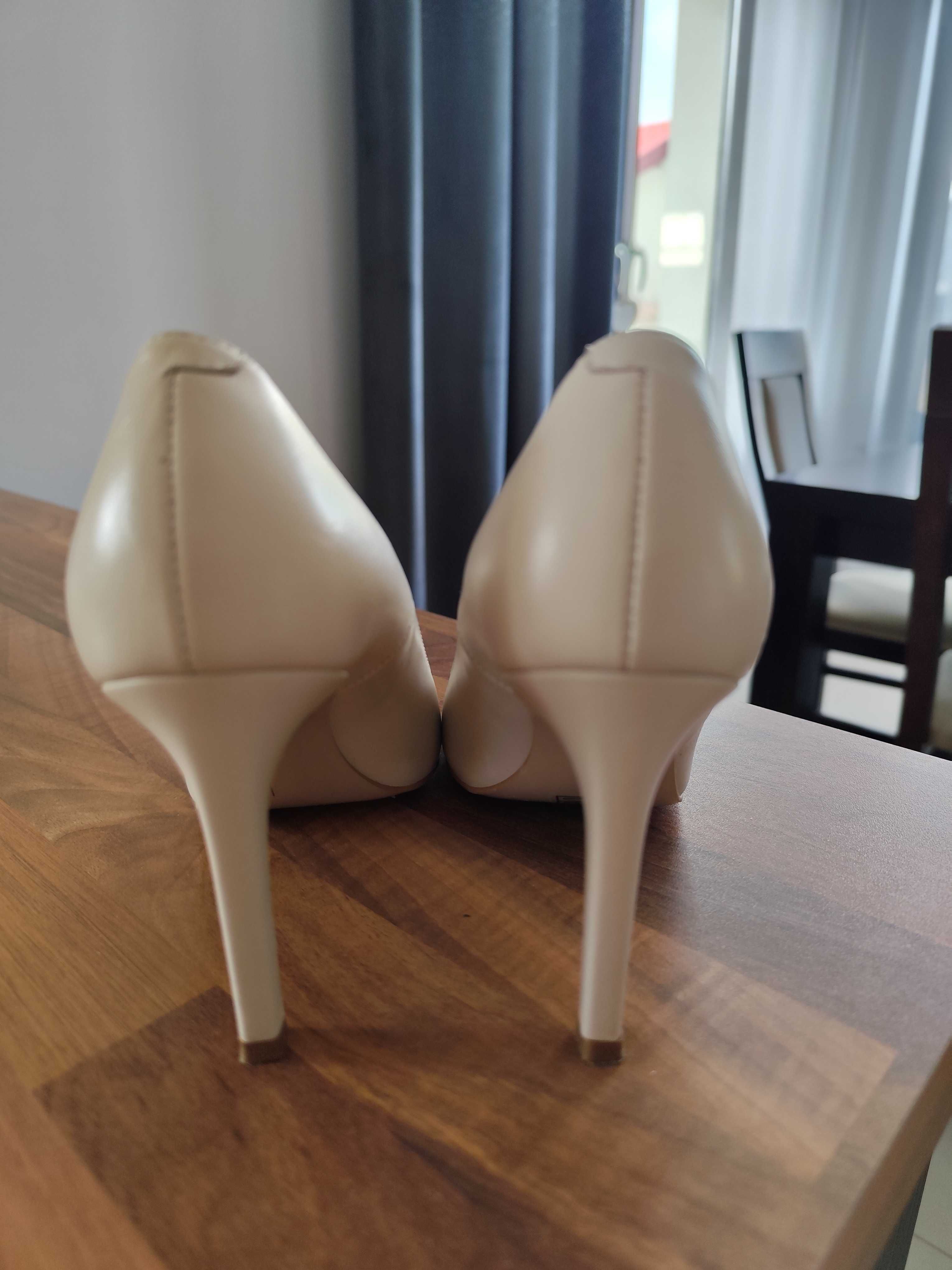 Buty szpilki Bravomoda stan idealny rozm. 38