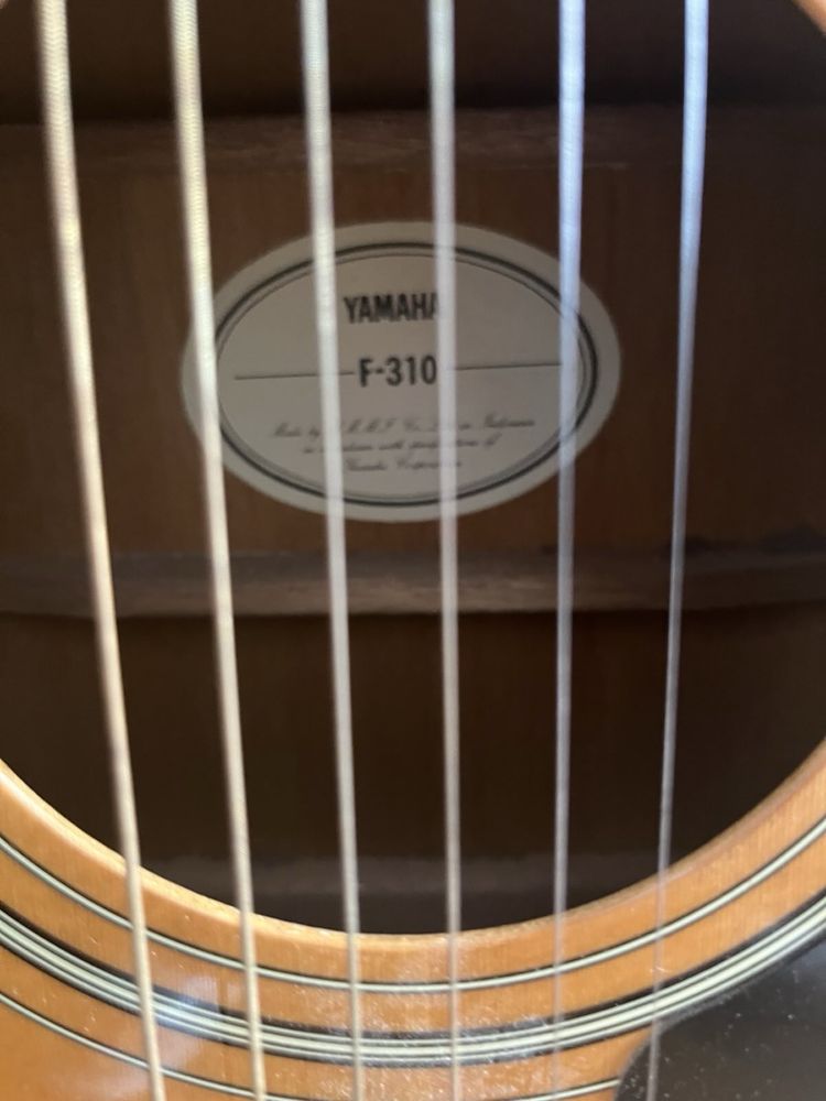 Gitara Yamaha F-310  z BOSS TU-80