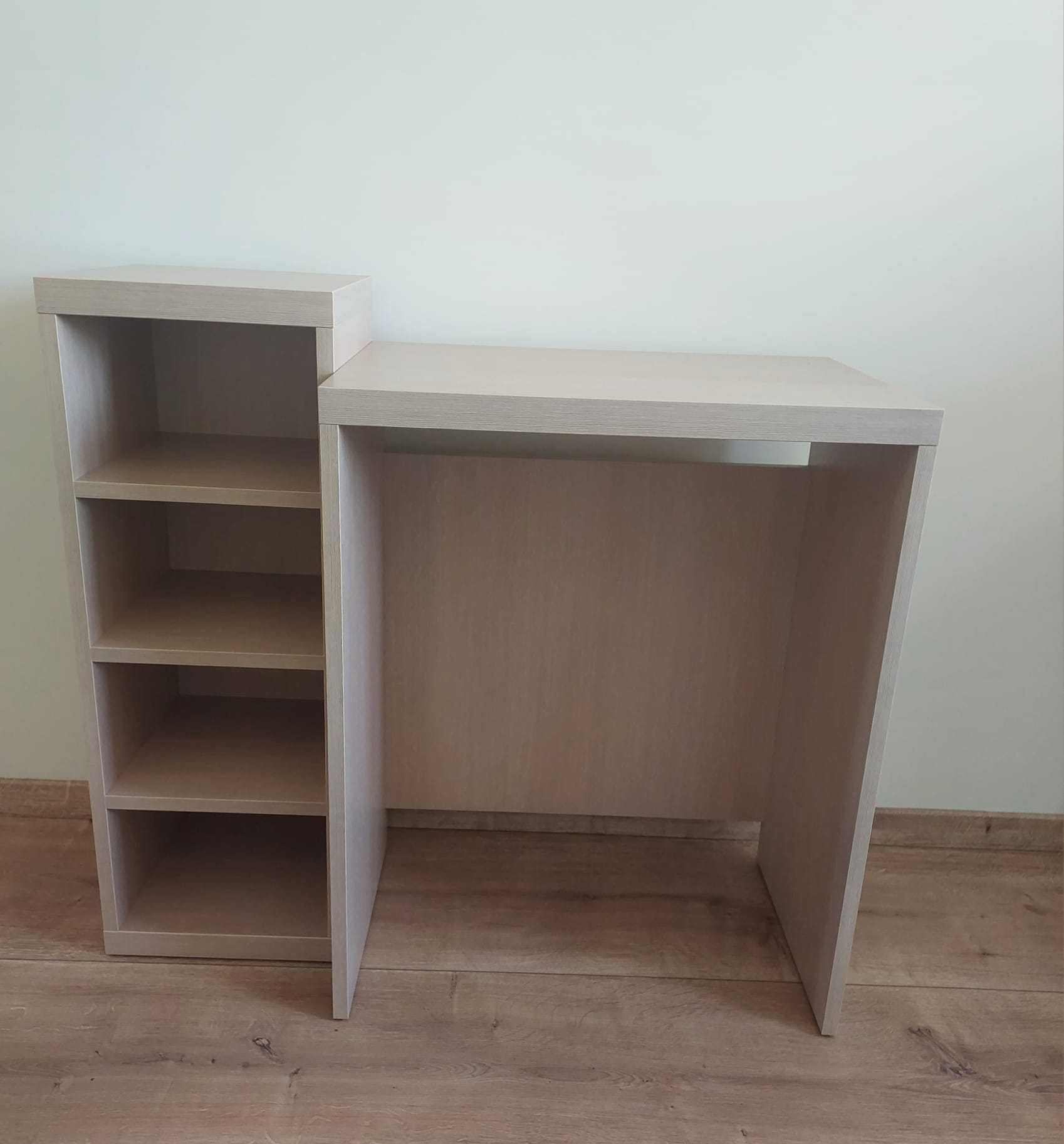 Komoda z małym biurkiem i wolnostojącym regałem