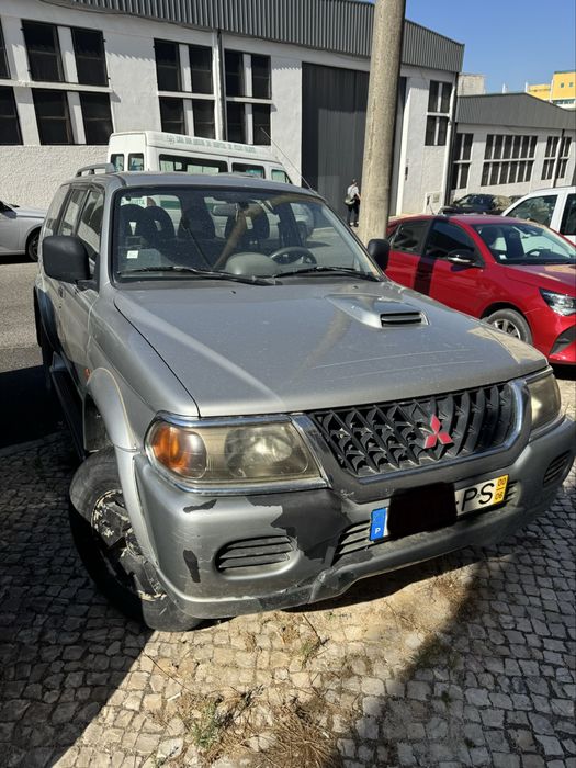 Mitsubishi pagero sport wagon