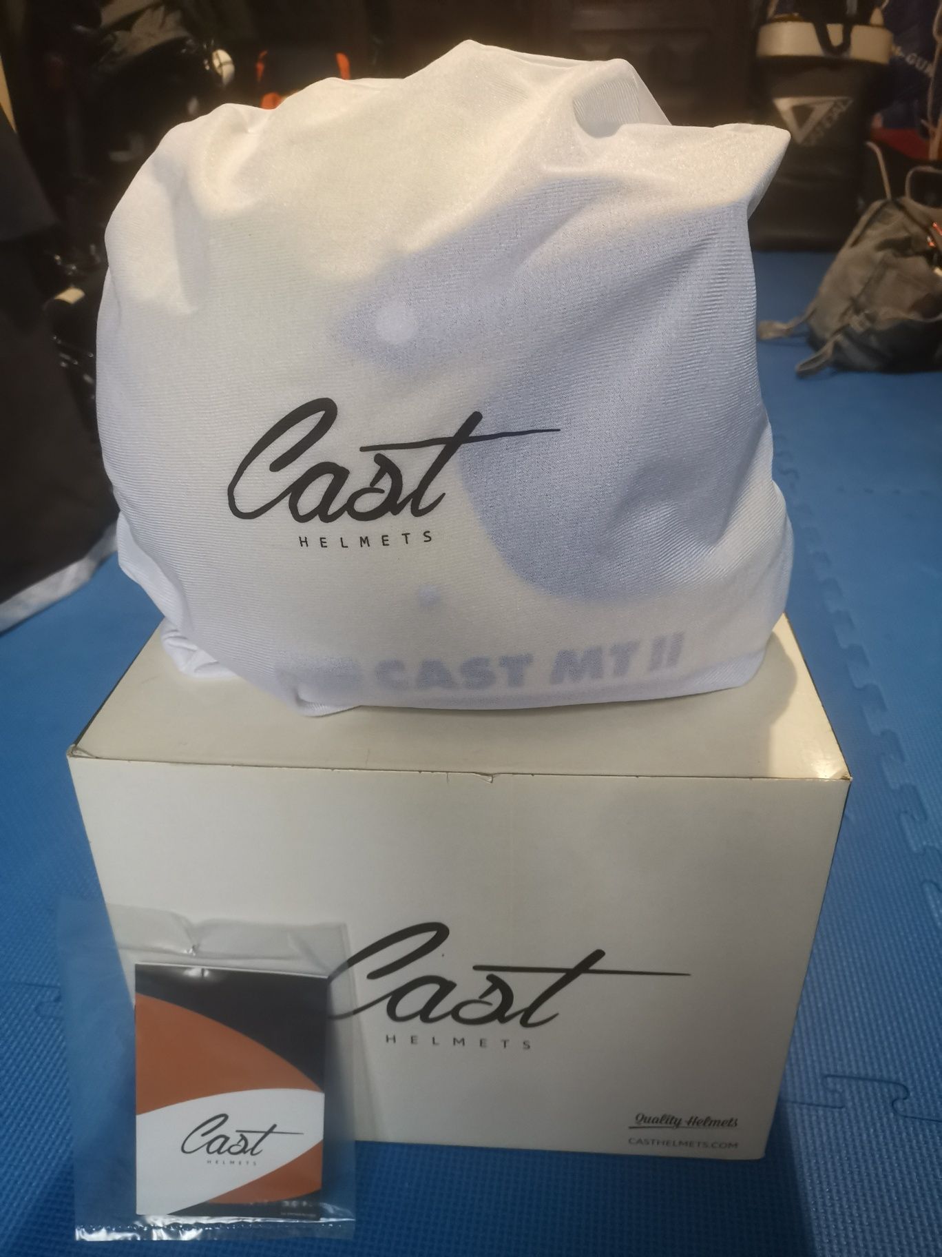 Capacete Cast MT II com óculos como novo em caixa TAM S