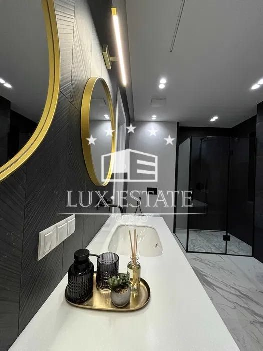 Аренда современного дома с бассейном в КГ «Золоче Прованс»