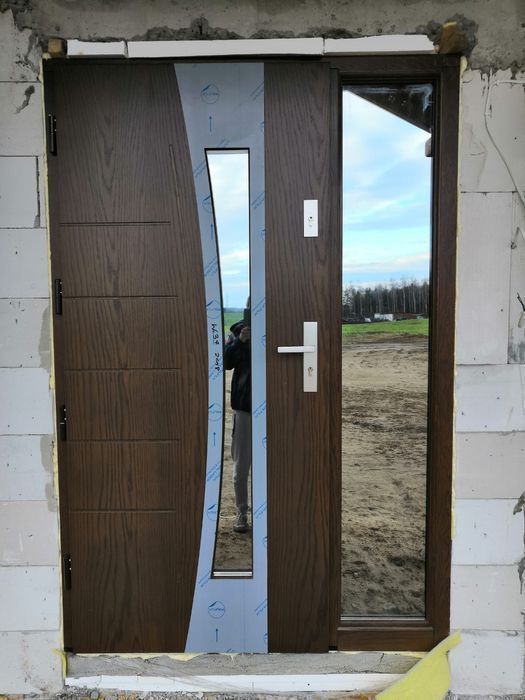 Nowoczesne drzwi zewnętrzne  drewniane do programu czyste powietrze