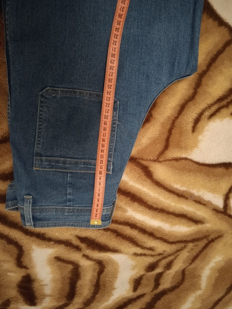 Продам  жіночі укорочені джинси