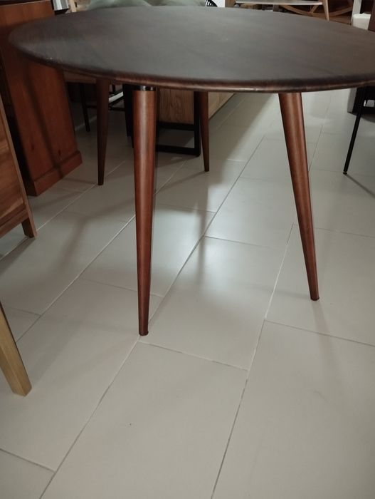 Mesa de jantar em nogueira