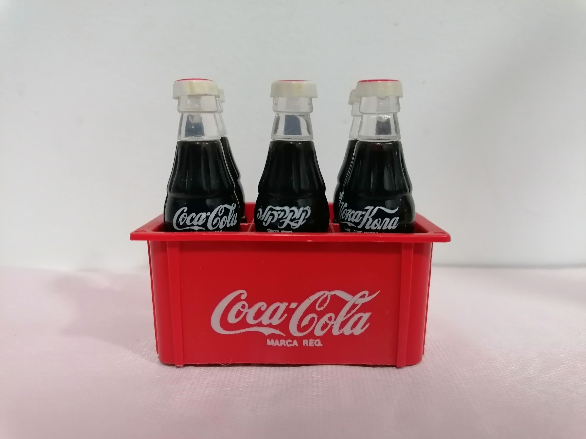 Grade miniatura com 6 garrafinhas em plástico publicidade da Coca-Cola