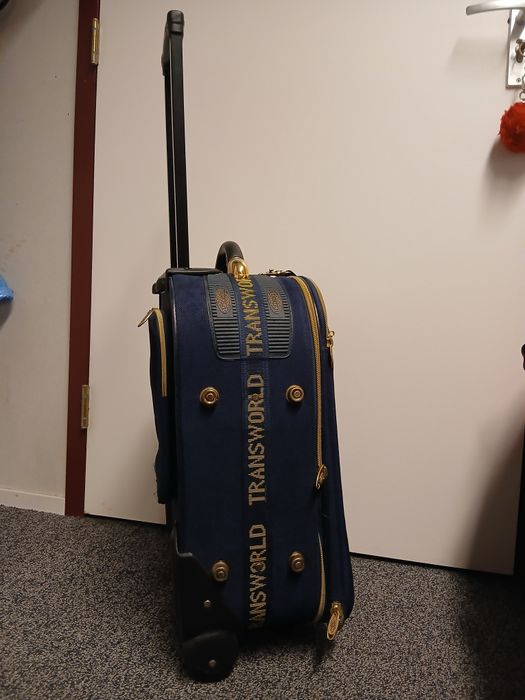Дорожня валіза на колесах