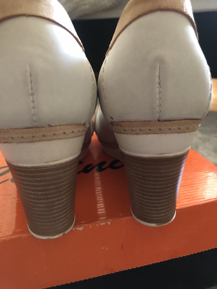 Śliczne buty letnie z naturalnej skory Carinii