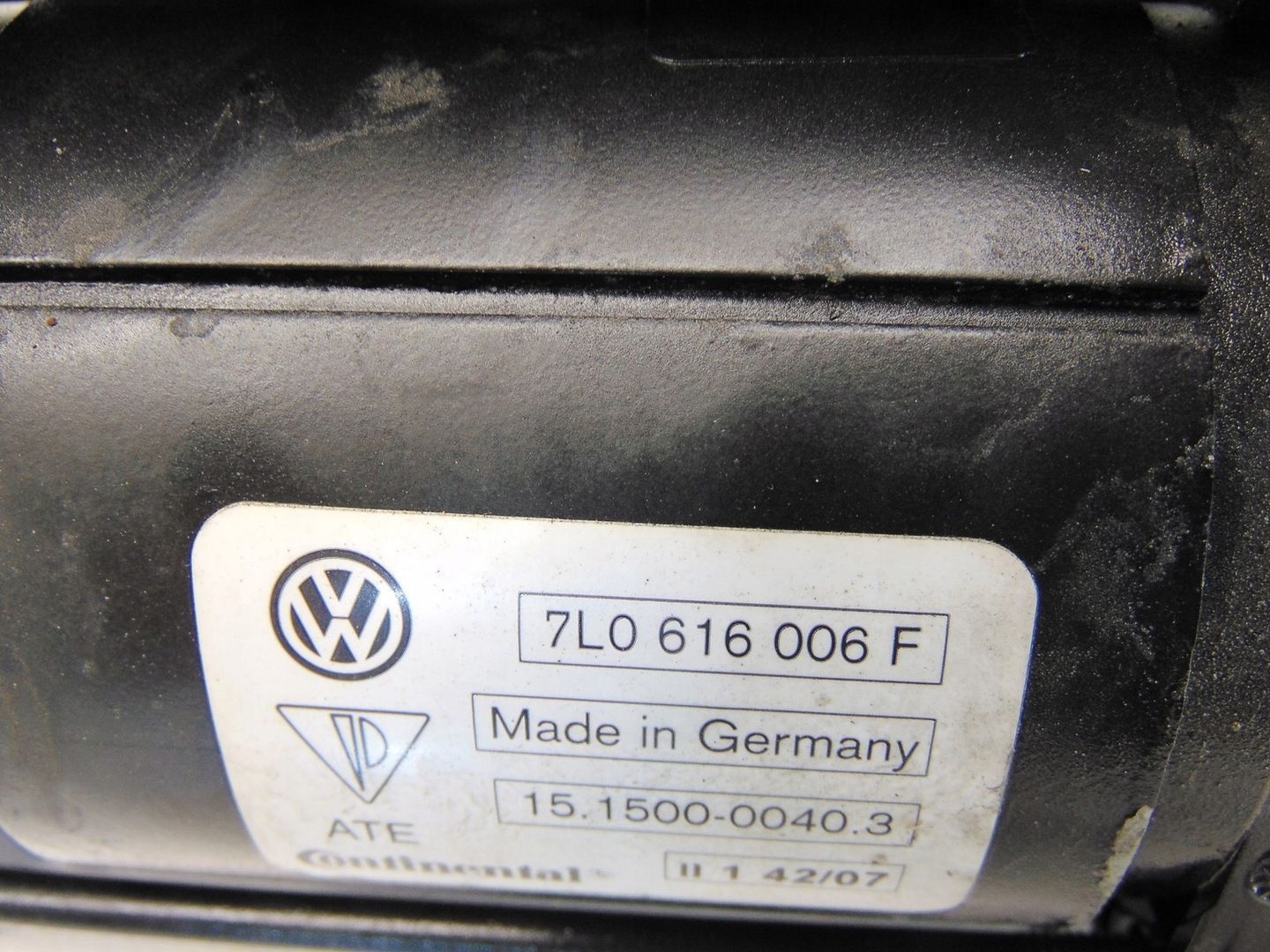 KOMPRESOR ZAWIESZENIA CAYENNE VW TOUAREG 7L0616006F