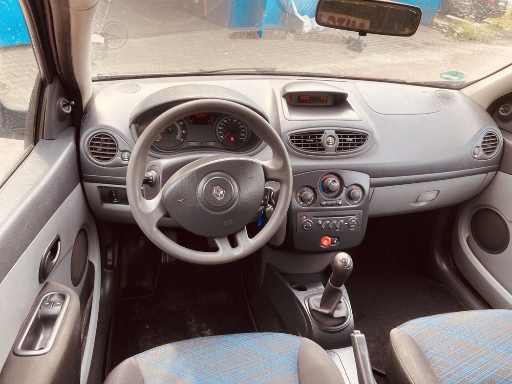 Sprzedam ładne clio rok 2006 poj 1.2 klima przeb 151 tys