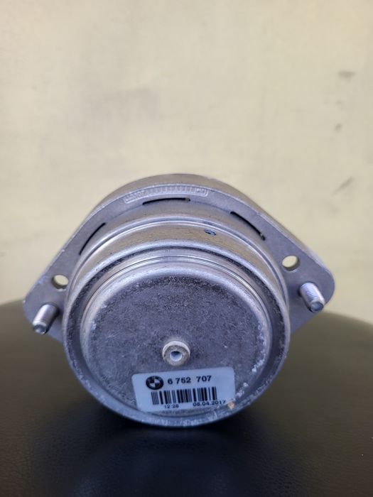 Подушка двигателя БМВ е38 740D