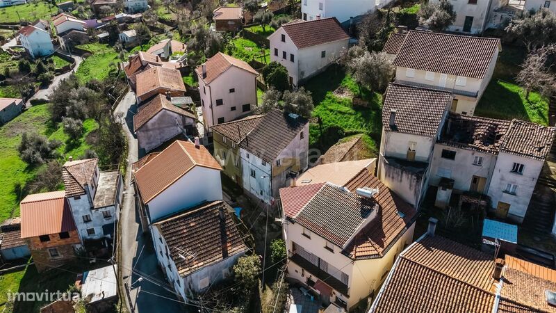 Moradia Geminada T2 / Covilhã, Casegas