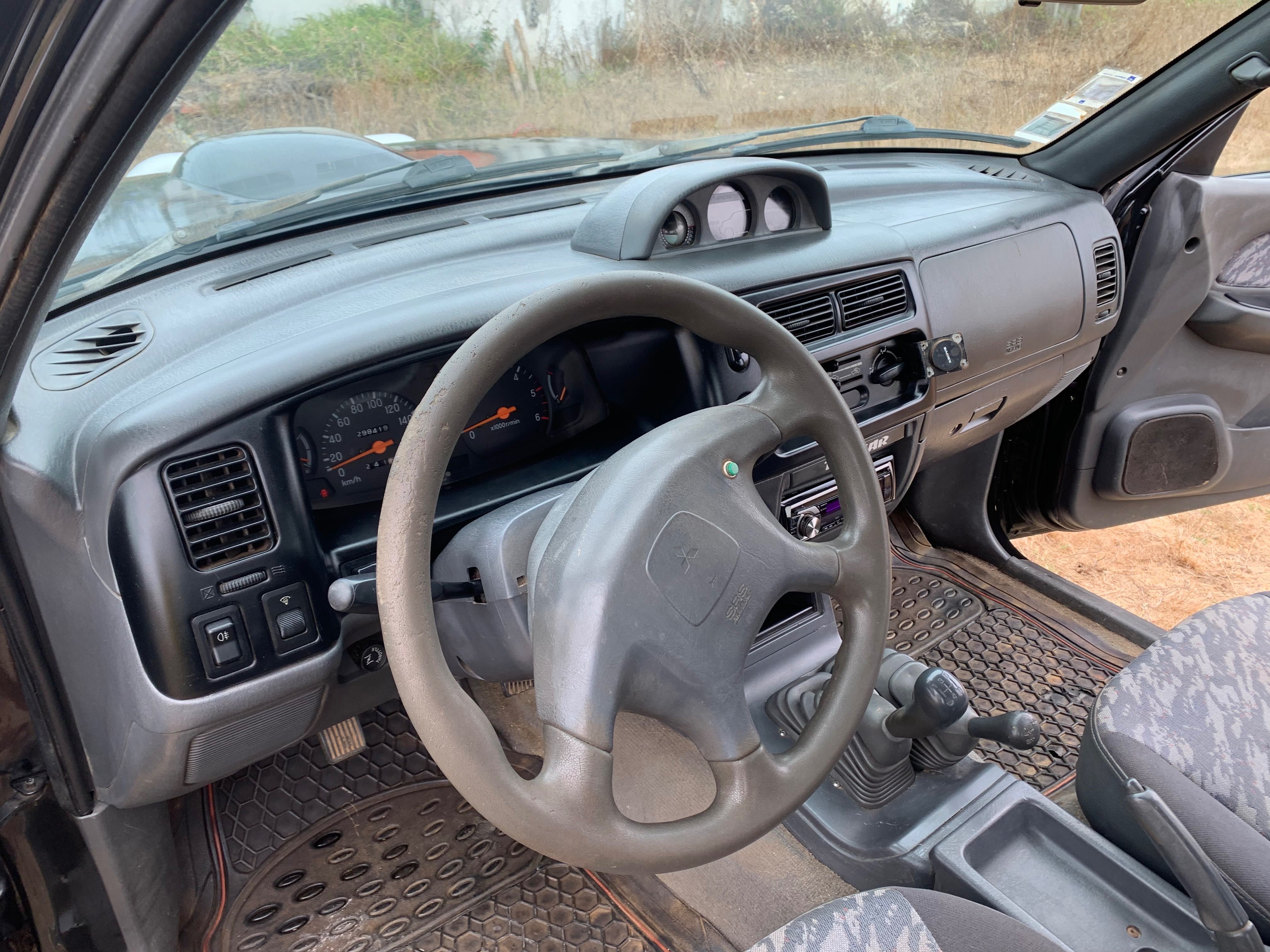 Mitsubishi L200 2.5 TD Strakar 4x4 5 lugares