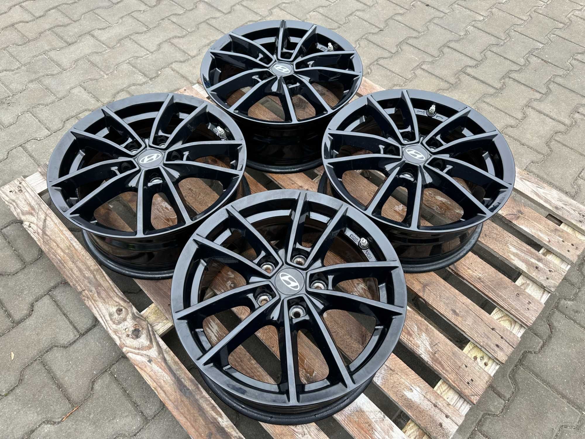 5x114,3 6,5j x 16" et50 Hyundai NOWE DEMO komplet