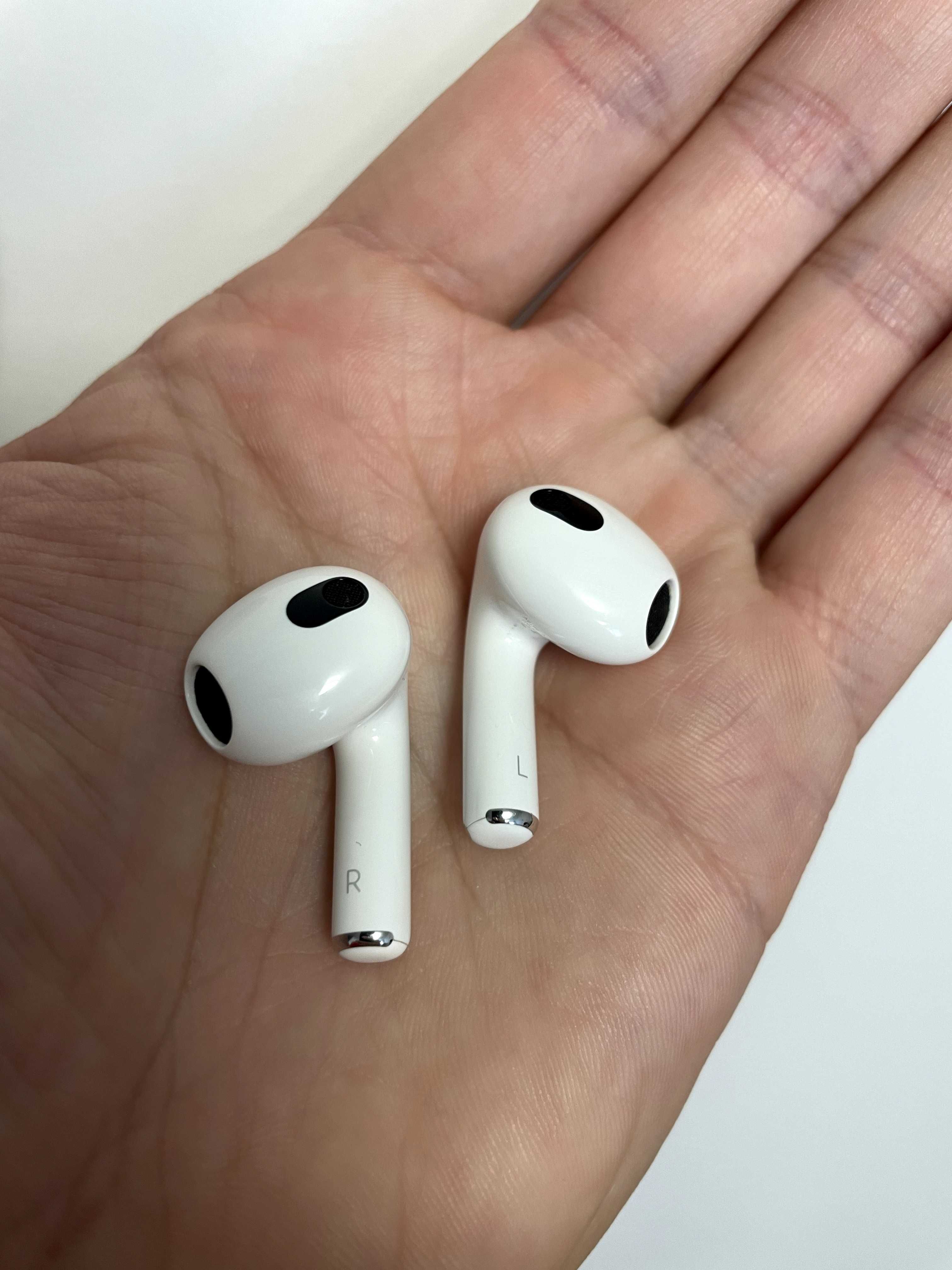 Sprzedam tanio słuchawki bezprzewodowe AirPods 3 generacji firmy Apple