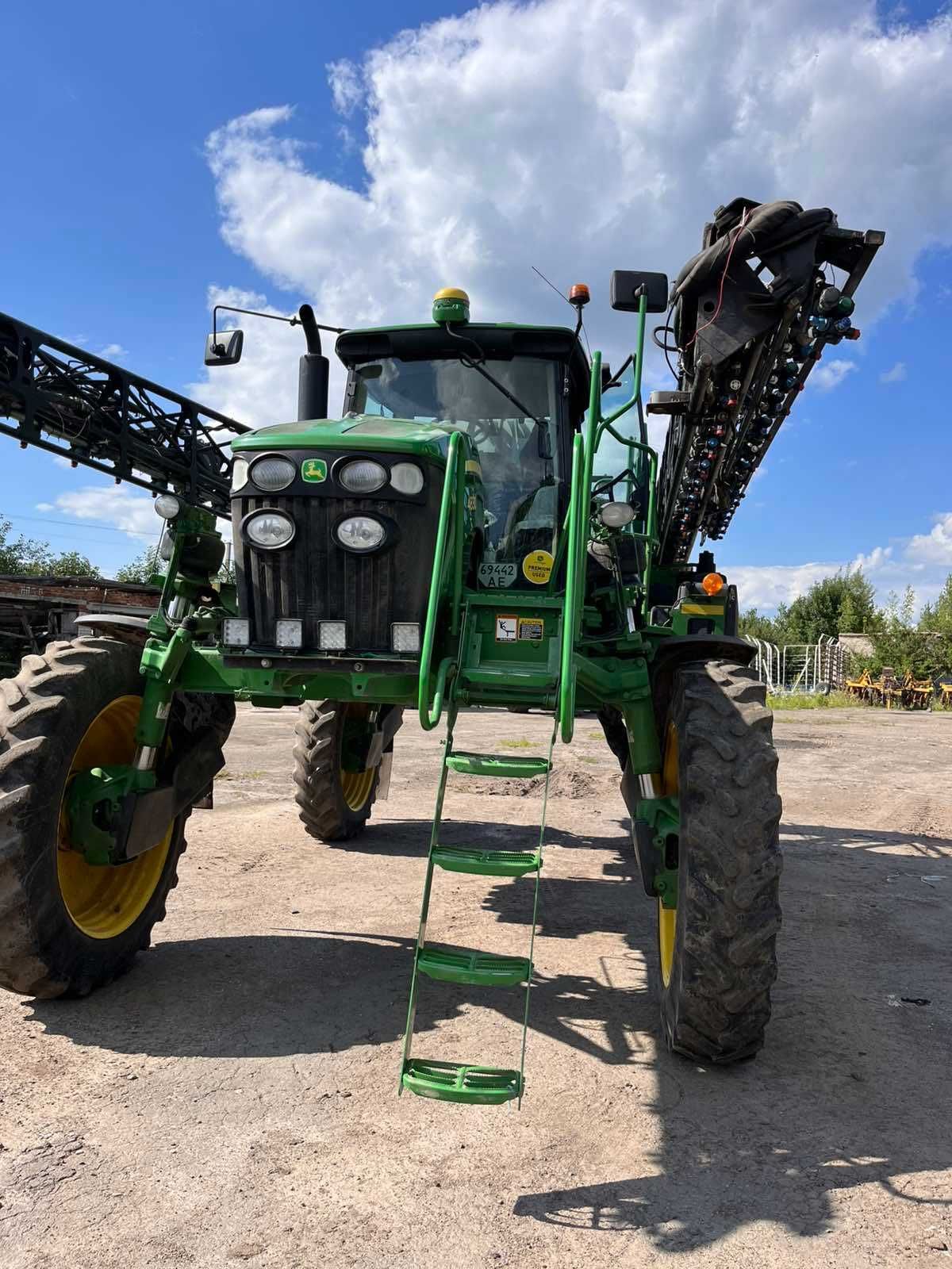 Оприскувач John Deere 4830 2010рік.