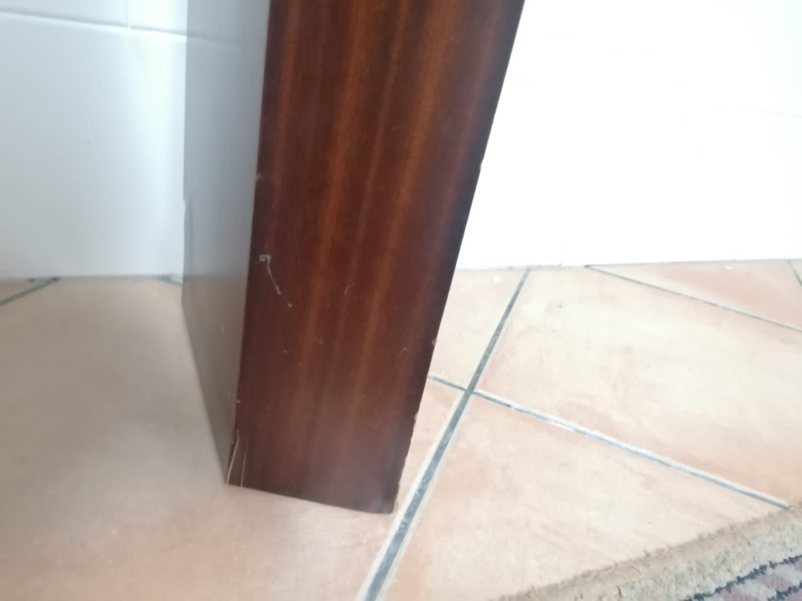 Móvel aparador de madeira
