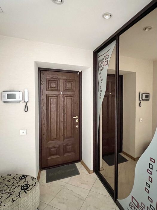 Оренда квартири з 3 спальнями по вул. Затишна, 15. Новий будинок,гараж