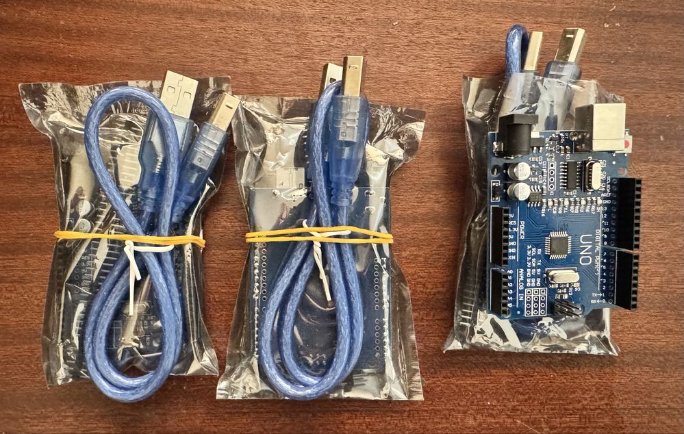 3x Arduino Uno + cabos USB