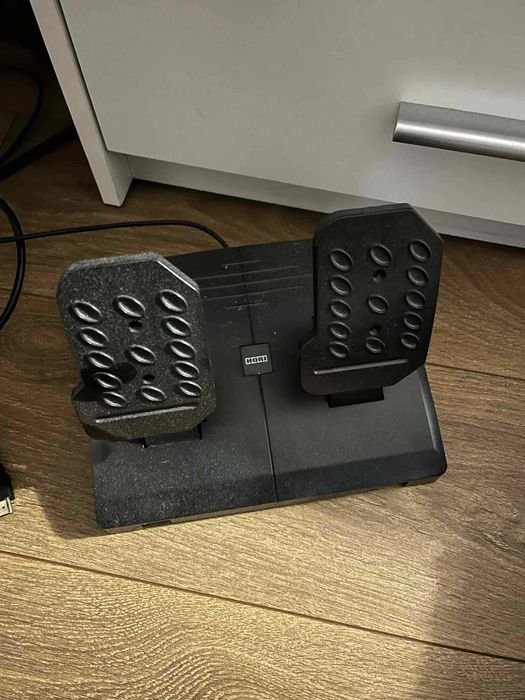 PS 4  slim + gry i kierownica