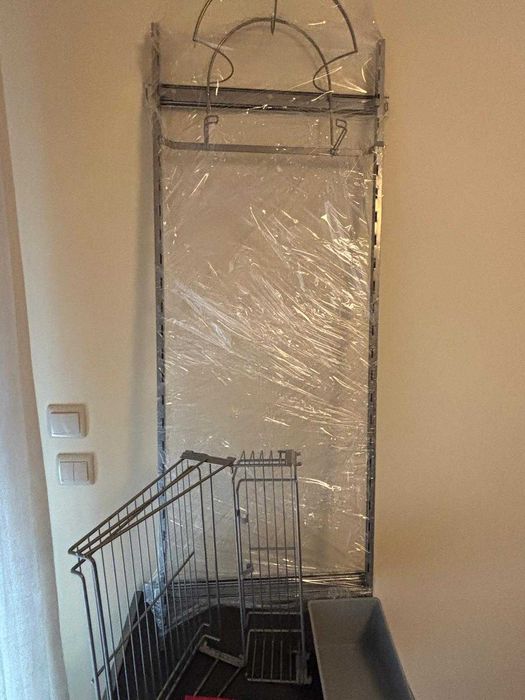 Estrutura metal ikea para arrumacao, em bom estado.