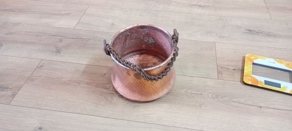 Ręcznie robiony garnek miedziany. Waga produktu