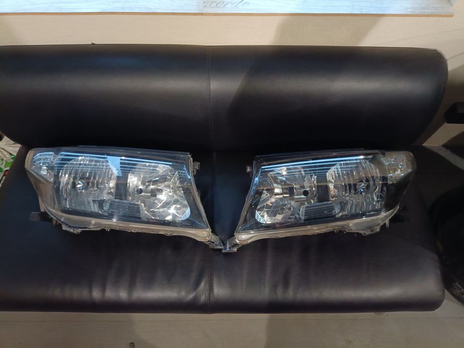 Передні фари Toyota Land Cruiser 200