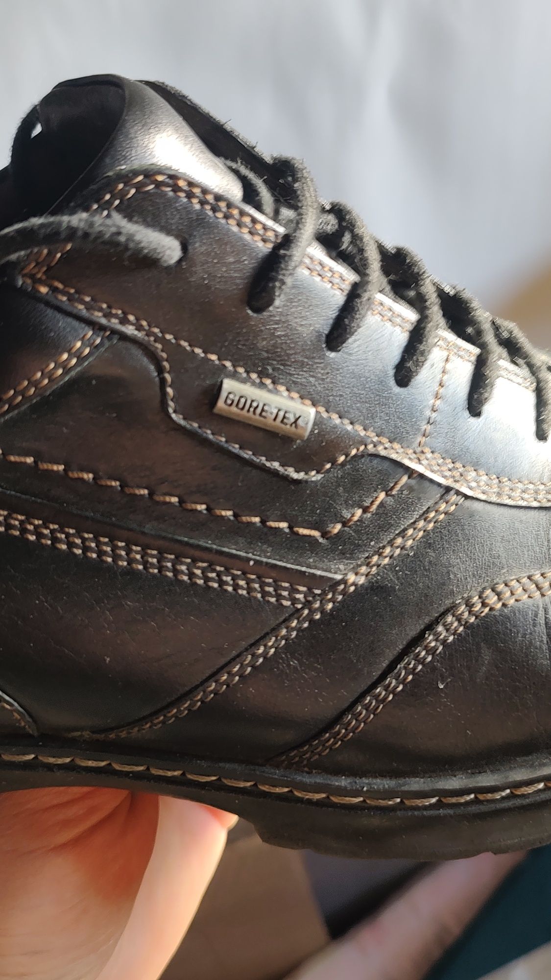 Buty skórzane bugatti na membranie Gore-Tex . Rozmiar 44 wkładka 28cm
