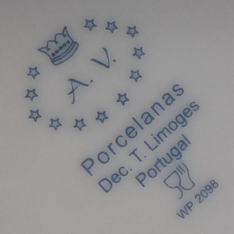 Prato grande de bolo e 6 de sobremesa porcelanas A. V. Limoges Portuga