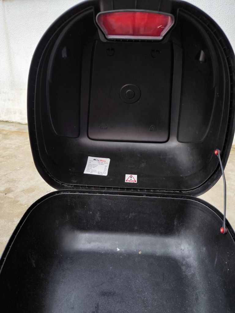 Cubby box Givi 32lts usada