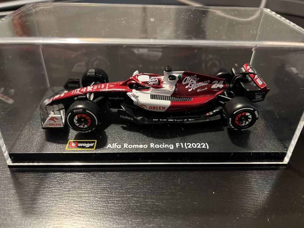 Carro Bburago F1 Alfa Romeo - Escala 1:43