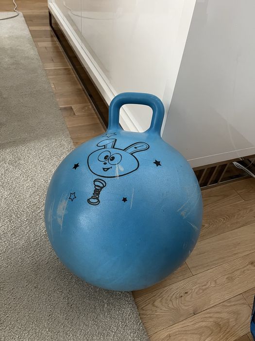 Bola para saltar criança