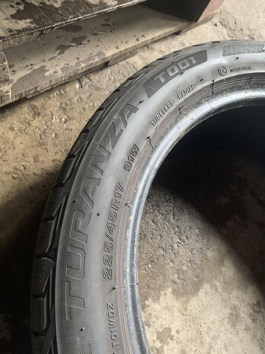 225.45.17 Bridgestone 4шт лето БУ склад шины резина из Европы 45 R17