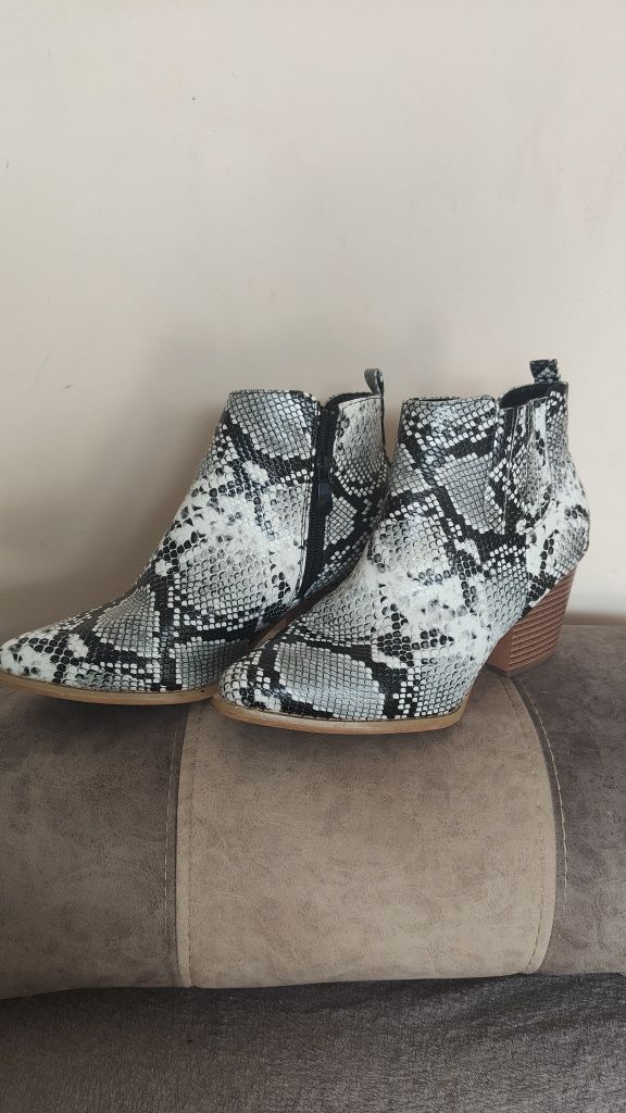 Buty wężowe botki kowbojki 38 rozmiar