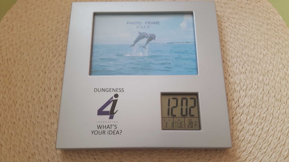 Nowa ramka na zdjęcie z zegarem i budzikiem