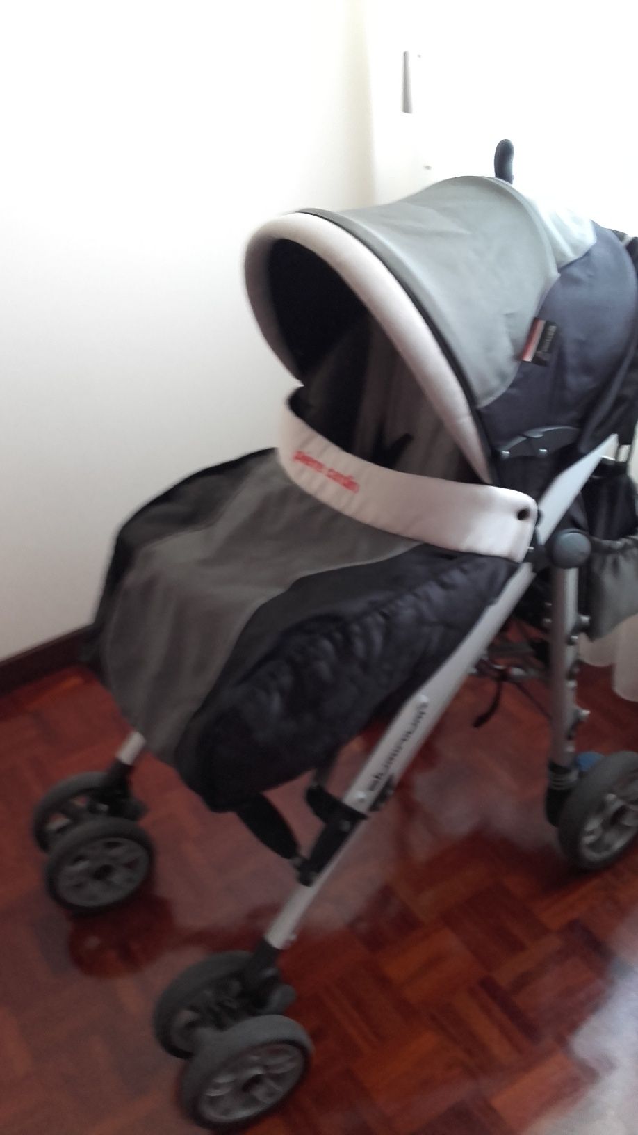 Carinho bebé,semi novo