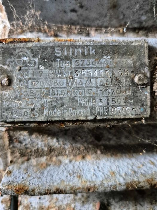 betoniarka na duzych stalowych kołach