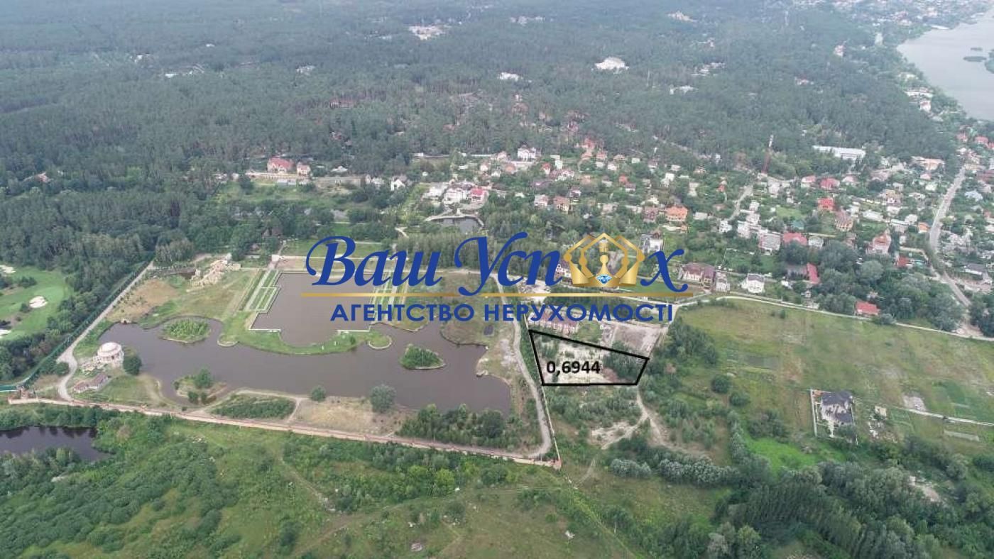 Продаж ділянки з село Плюті, район Конча-Заспа.Ділянка з озером