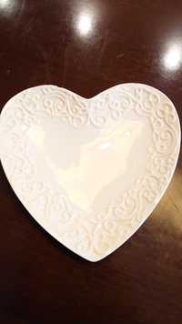 Talerzyk ceramiczny serce biało/kremowy