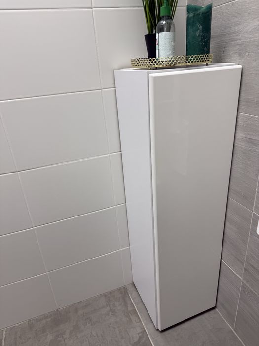 Szafka biała połysk słupek nowoczesny design