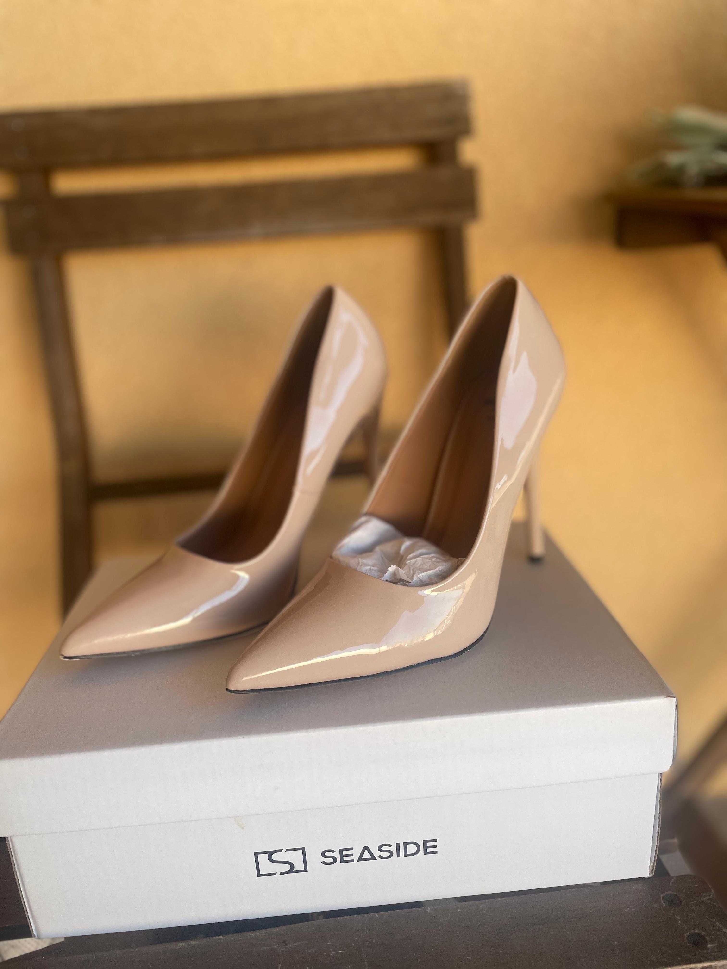 Sapatos altos beges [como novos]